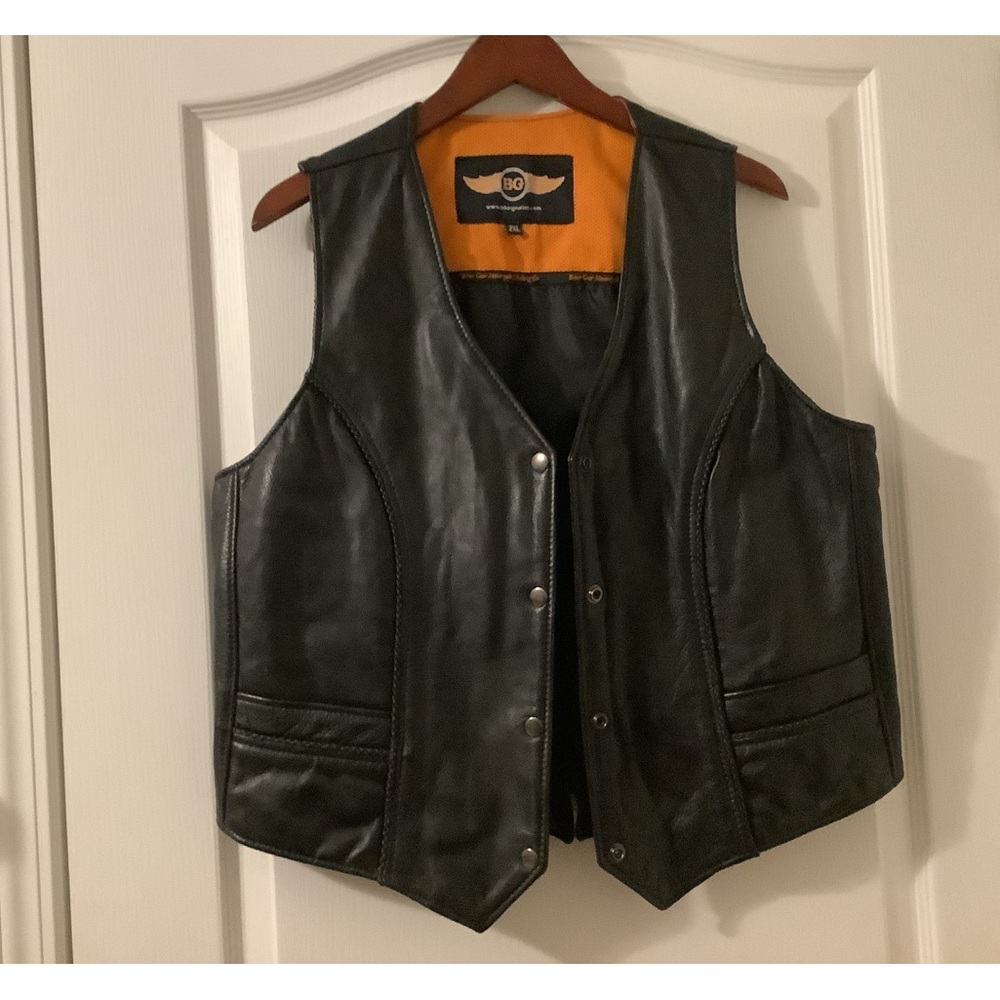 Biker Gear Black Leather Vest Wms 2XL  EUC   no scrapes, nicks, rips or smells.